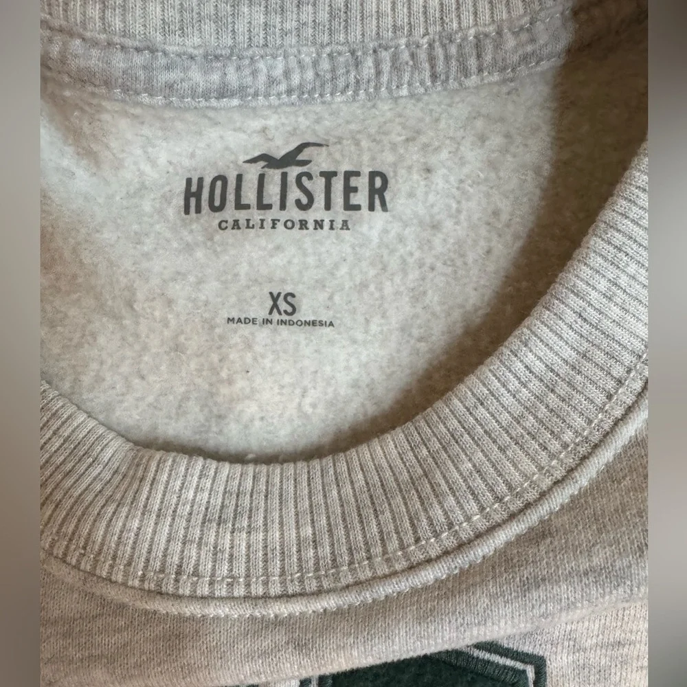 Hollister Gray NYC Graphic Women's Sweatshirt - Picture 2 of 3